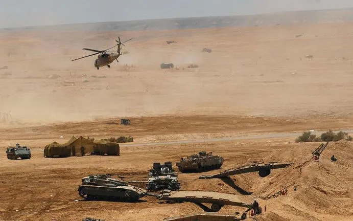 Quân đội Israel tiến hành cuộc tập trận quân sự tại sa mạc Negev (Ảnh: IDF/Getty Images)
