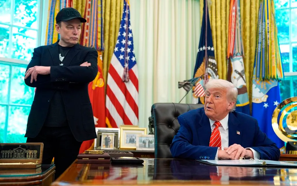 Elon Musk, Tim Cook cùng loạt "siêu CEO" tháp tùng ông Trump tới Trung Quốc - Ảnh 1.