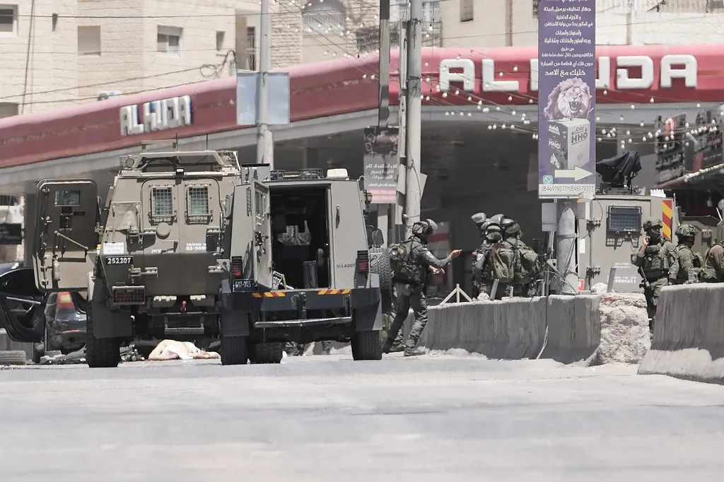 EU &aacute;p lệnh trừng phạt nhằm v&agrave;o Hamas v&agrave; phong tr&agrave;o định cư Israel - Ảnh 1.