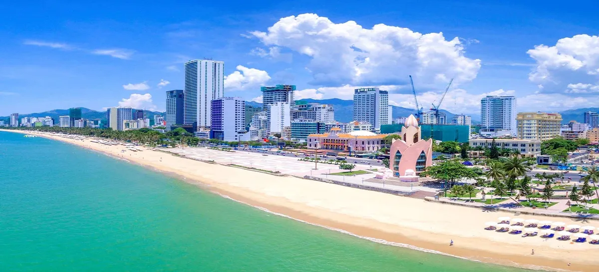 Du lịch h&egrave; 2026: Top 10 b&atilde;i biển miền Trung l&yacute; tưởng cho gia đ&igrave;nh- Ảnh 8.