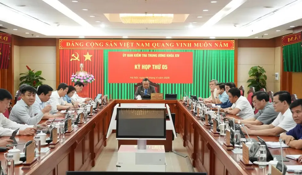 Ban Bí thư quyết định khai trừ đảng đối với 3 đảng viên vi phạm - Ảnh 1.