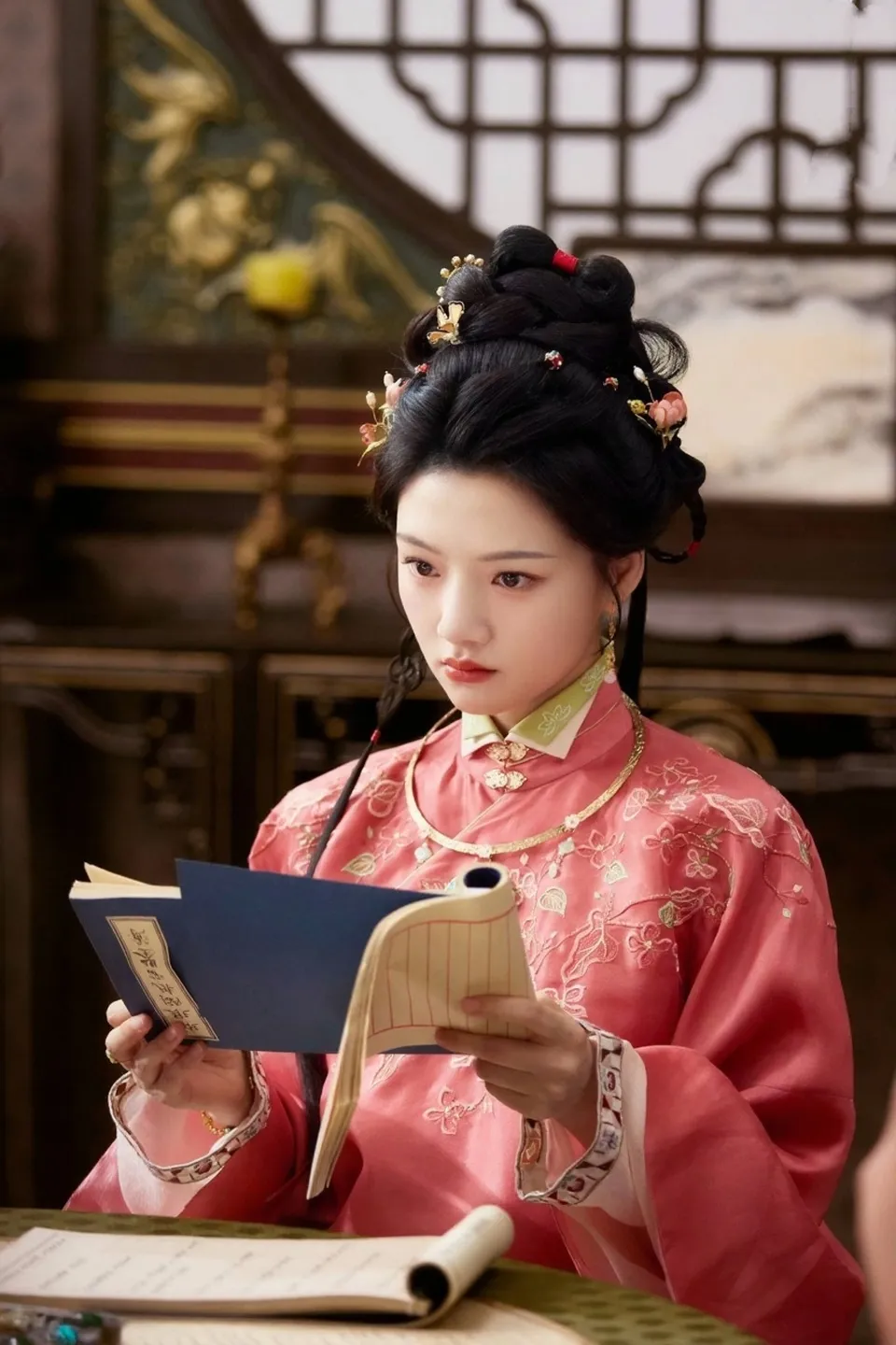 'Lương trần mỹ cẩm' gây tranh cãi vì bỏ chi tiết quan trọng khi chuyển thể - Ảnh 3.