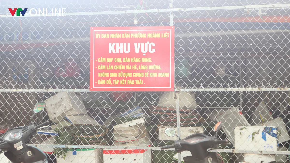 Hà Nội: Sau giải tỏa chợ tạm HH Linh Đàm, khoảng trống dân sinh vẫn hiện hữu - Ảnh 9.