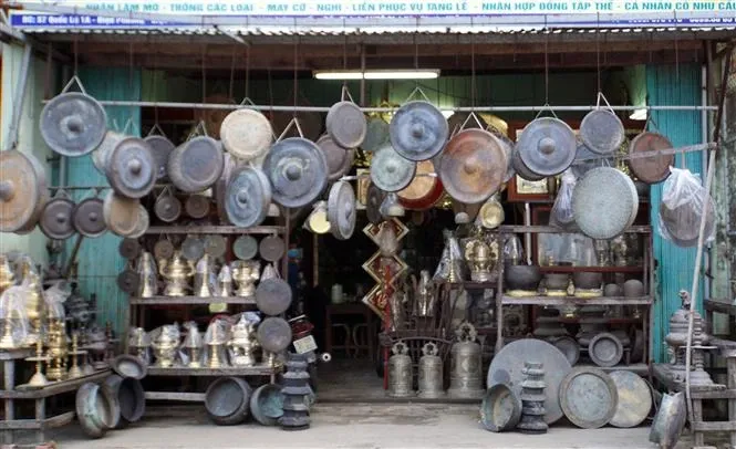 Giải mã kỹ thuật đúc đồng truyền thống tại làng nghề Phước Kiều - Quảng Nam- Ảnh 1. Giải mã kỹ thuật đúc đồng truyền thống tại làng nghề Phước Kiều - Quảng Nam- Ảnh 1.