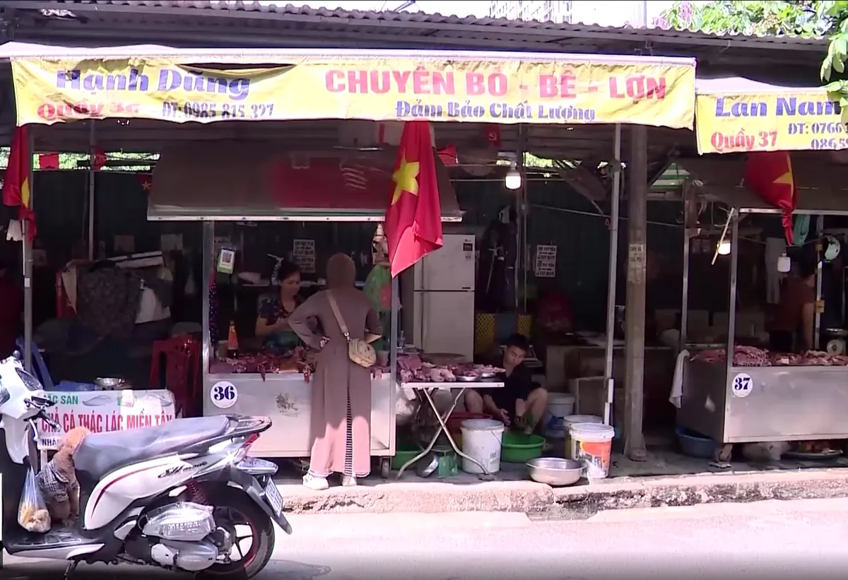 Lộ trình xóa bỏ chợ tạm, chợ cóc tại Hà Nội: Giải quyết bài toán trật tự đô thị và kế sinh nhai - Ảnh 3.