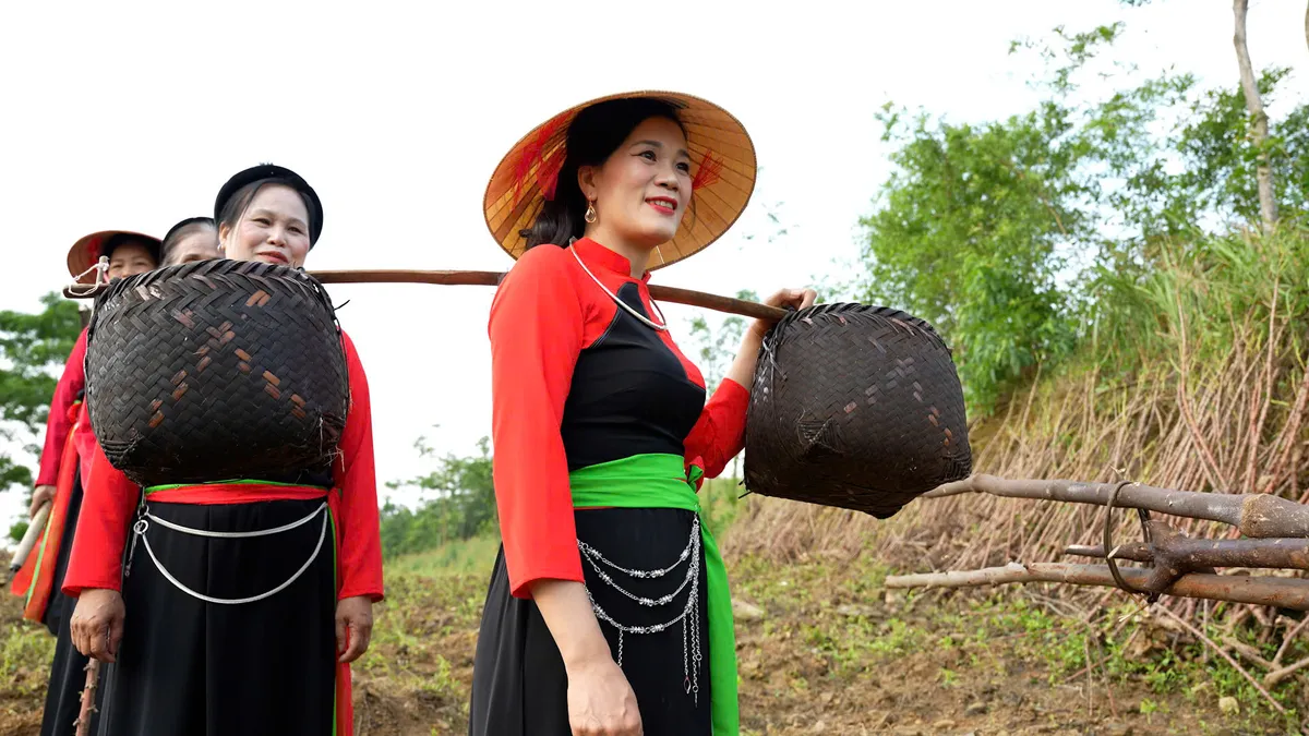 Tuyên Quang: Người dân làng Khe Thuyền gìn giữ làn điệu Sình ca của người Cao Lan - Ảnh 4.