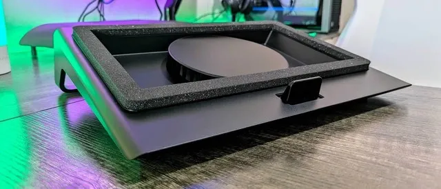 Người dùng laptop có đang lãng phí tiền cho đế tản nhiệt?- Ảnh 1. Người dùng laptop có đang lãng phí tiền cho đế tản nhiệt?- Ảnh 1.