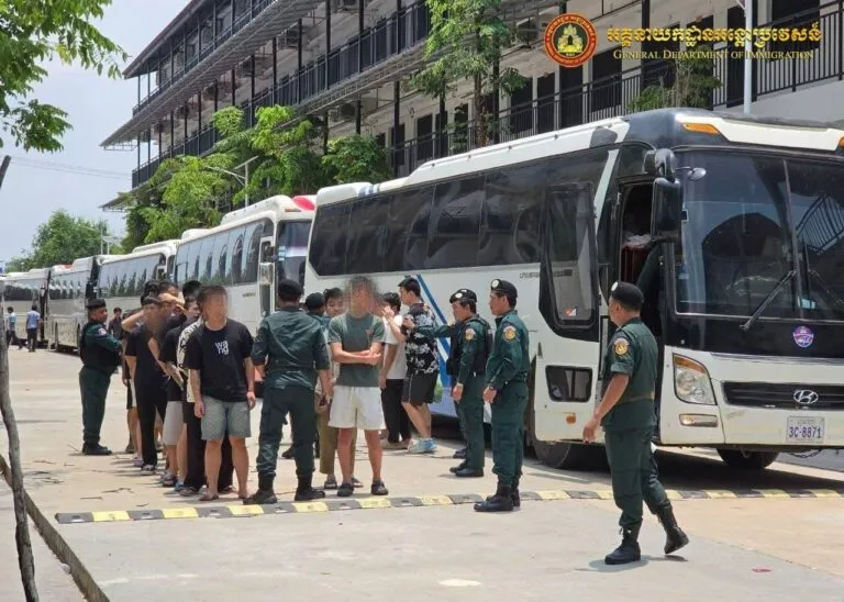 Campuchia trục xuất hơn 3.600 người nước ngoài vi phạm pháp luật- Ảnh 1. Campuchia trục xuất hơn 3.600 người nước ngoài vi phạm pháp luật- Ảnh 1.