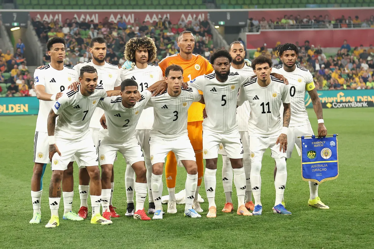Dick Advocaat v&agrave; cuộc phi&ecirc;u lưu c&ugrave;ng Curacao tại FIFA World Cup 2026&trade; ở tuổi 78- Ảnh 1.