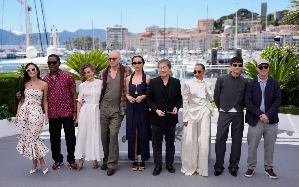 Các giám khảo của LHP Cannes 2026 (Ảnh: AP)
