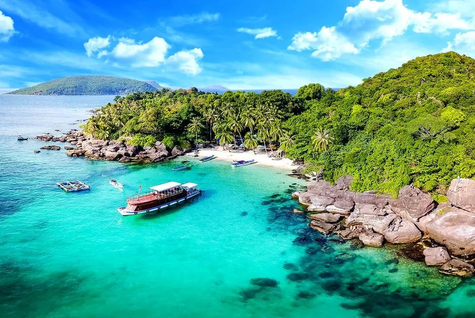 Côn Đảo: Hành trình hồi sinh từ "địa ngục trần gian" đến thiên đường sinh thái- Ảnh 1. Côn Đảo: Hành trình hồi sinh từ "địa ngục trần gian" đến thiên đường sinh thái- Ảnh 1.