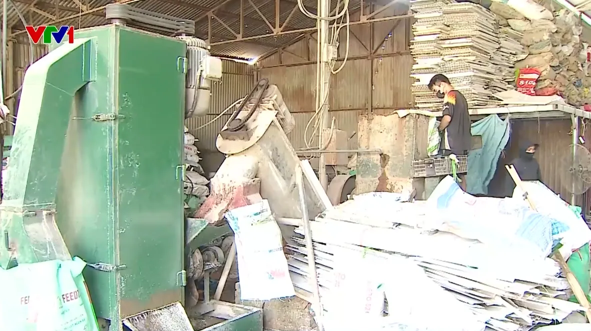 Khó khăn di dời cơ sở sản xuất gây ô nhiễm ở Hà Nội vào cụm công nghiệp - Ảnh 1.