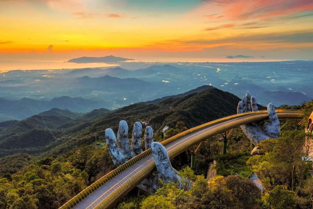 Cầu V&agrave;ng B&agrave; N&agrave; Hills &ndash; Dải lụa mềm giữa m&acirc;y ng&agrave;n Đ&agrave; Nẵng- Ảnh 2.