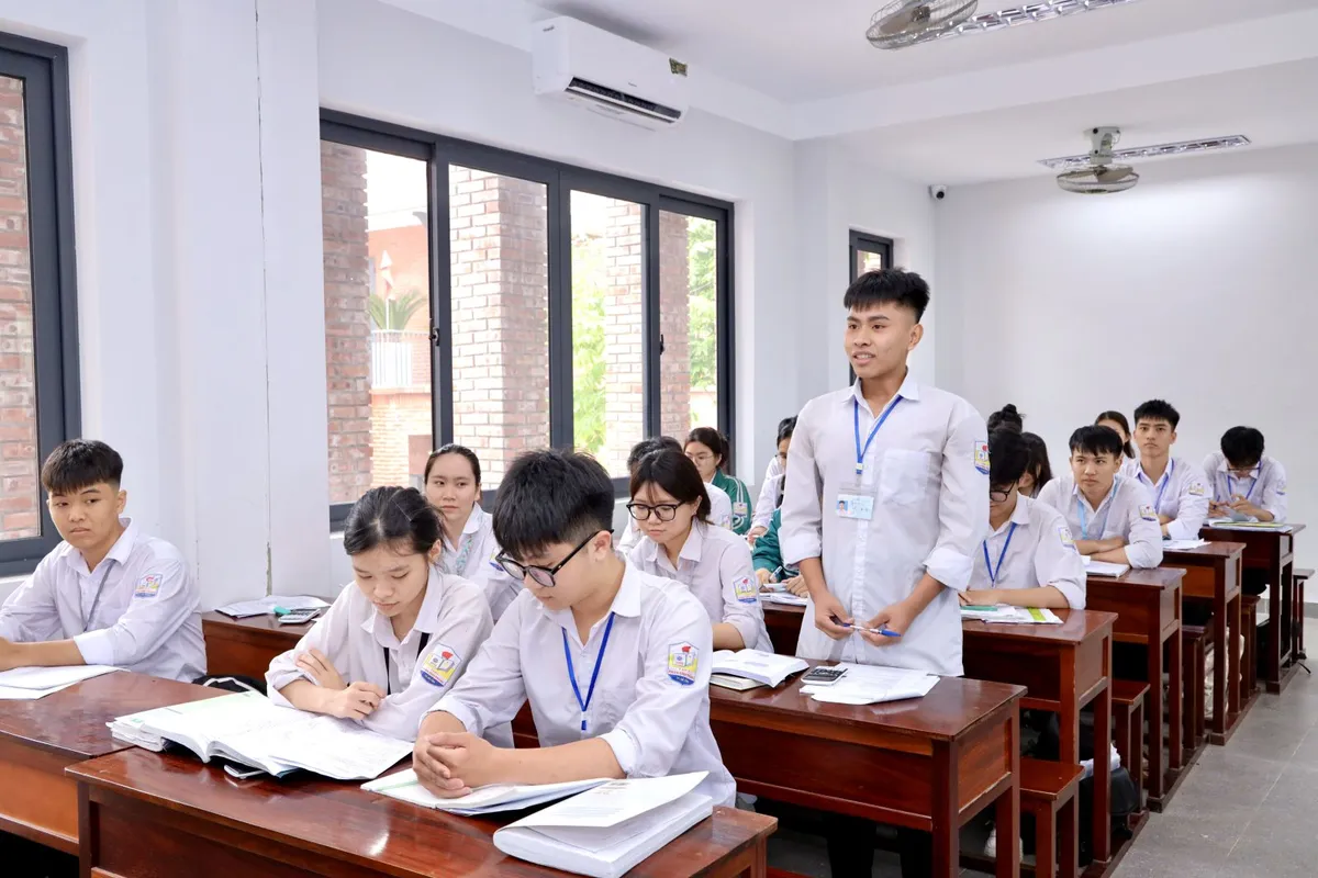 Bộ GD&ĐT: Không để thí sinh vi phạm quy chế bằng thiết bị công nghệ - Ảnh 1.