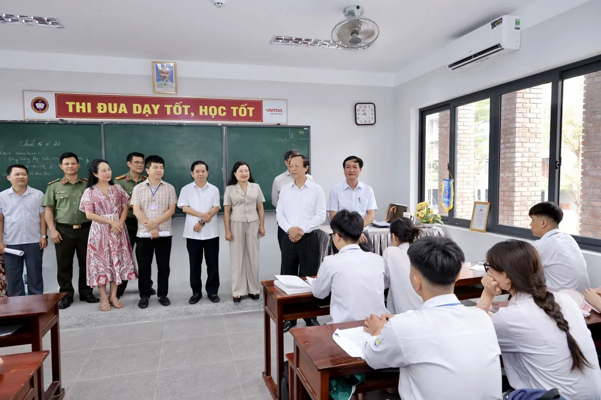 Bộ GD&ĐT: Không để thí sinh vi phạm quy chế bằng thiết bị công nghệ - Ảnh 2.
