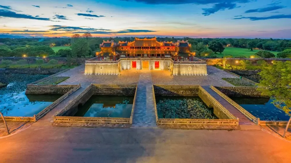 Cố đ&ocirc; Huế &ndash; Nơi vẻ đẹp vương triều h&ograve;a quyện c&ugrave;ng n&eacute;t trầm mặc của thời gian- Ảnh 1.