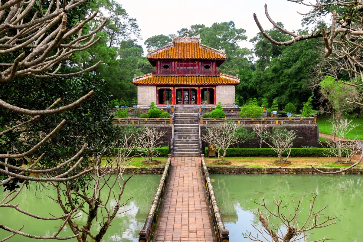 Cố đ&ocirc; Huế &ndash; Nơi vẻ đẹp vương triều h&ograve;a quyện c&ugrave;ng n&eacute;t trầm mặc của thời gian- Ảnh 2.