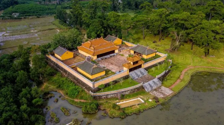 Cố đ&ocirc; Huế &ndash; Nơi vẻ đẹp vương triều h&ograve;a quyện c&ugrave;ng n&eacute;t trầm mặc của thời gian- Ảnh 3.