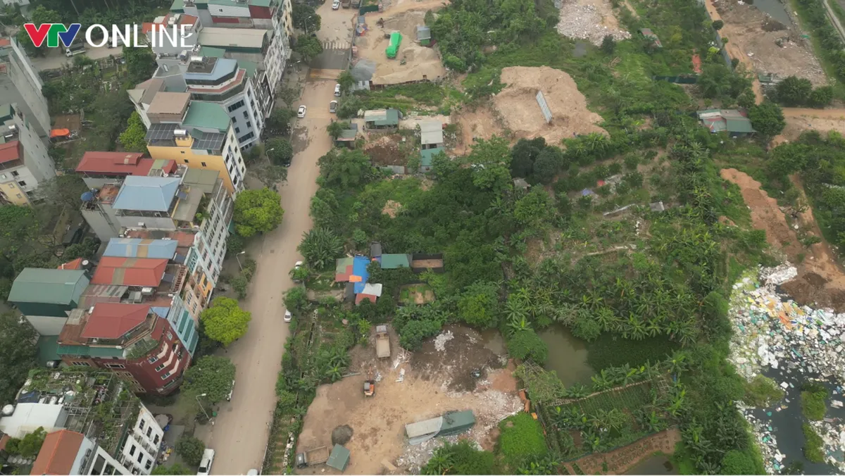 Ph&uacute; Diễn (H&agrave; Nội): Đất c&ocirc;ng &iacute;ch bị đổ trạc thải, ao hồ c&oacute; dấu hiệu bị san lấp - Ảnh 8.