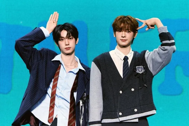 Bộ đ&ocirc;i K-pop FLARE U ra mắt với album đầu tay &ldquo;YOUTH ERROR&rdquo; - Ảnh 1.