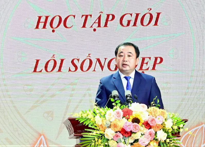 Gần 800 học sinh tiêu biểu Thủ đô được tuyên dương, khen thưởng - Ảnh 1.