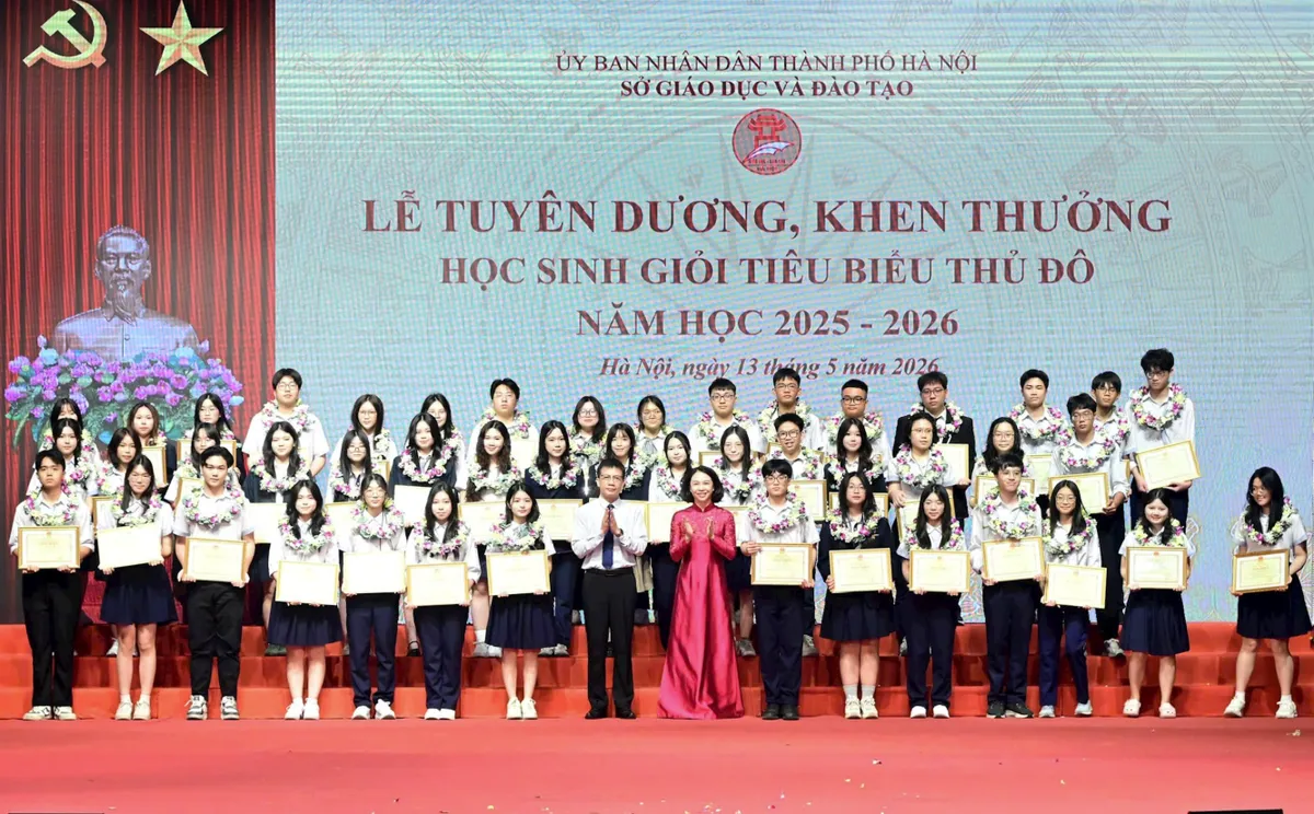 Gần 800 học sinh tiêu biểu Thủ đô được tuyên dương, khen thưởng - Ảnh 3.