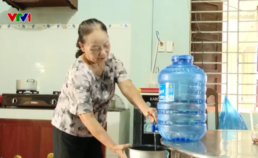 Hàng nghìn hộ dân Quảng Trị chật vật vì thiếu nước sạch mùa nắng nóng - Ảnh 1.