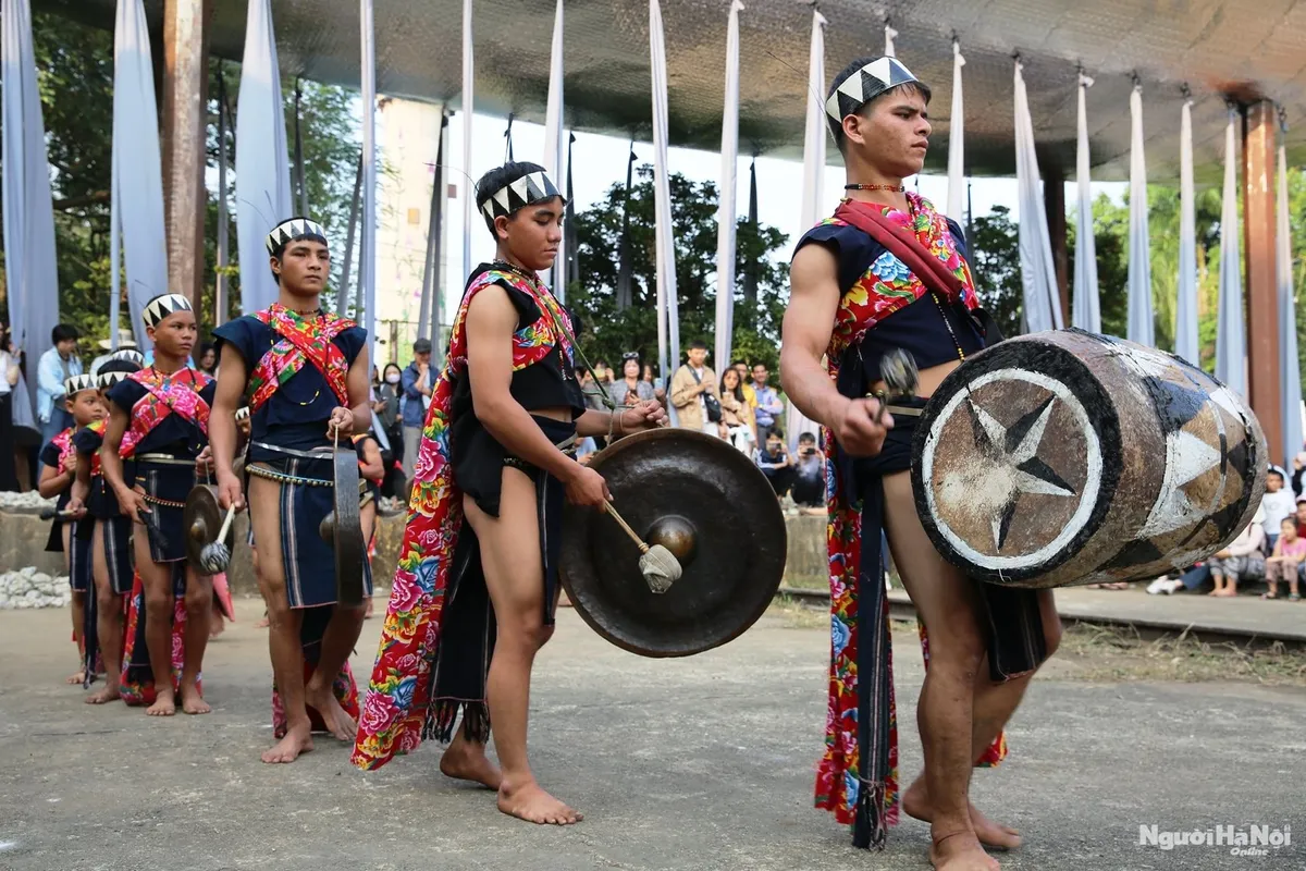 Văn hóa cồng chiêng Tây Nguyên: Bản hùng ca giữa đại ngàn- Ảnh 2. Văn hóa cồng chiêng Tây Nguyên: Bản hùng ca giữa đại ngàn- Ảnh 2.