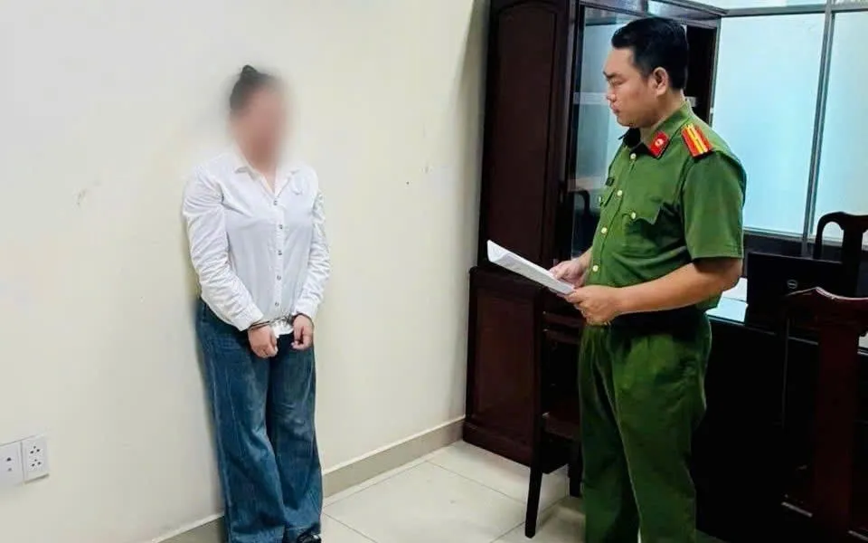 Đối tượng Trần Thị Kim Xuyến tại cơ quan công an.