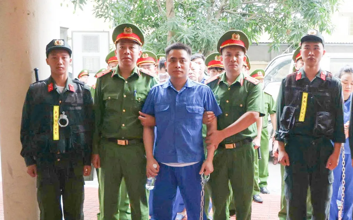 Bùi Đình Khánh bị dẫn giải đến TAND tỉnh Quảng Ninh sáng 13/5. (ảnh: Phùng Dương)
