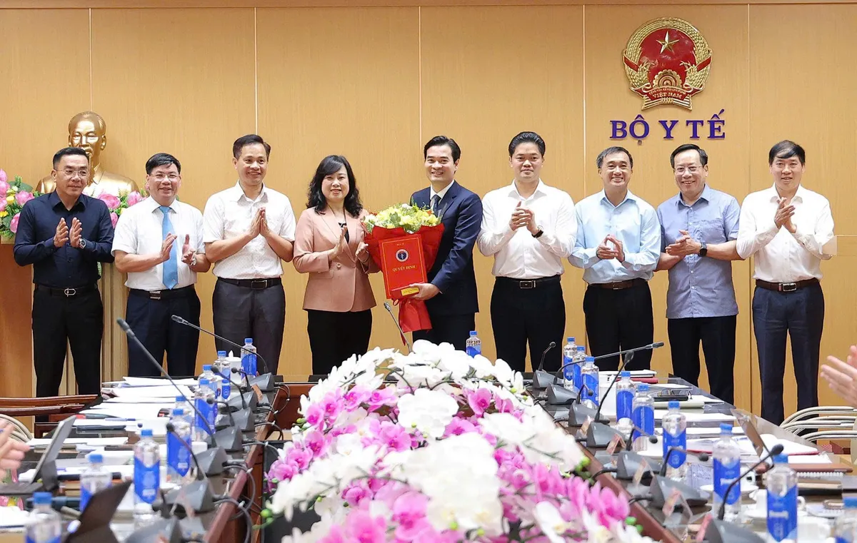 Bộ Y tế bổ nhiệm t&acirc;n Cục trưởng Cục An to&agrave;n thực phẩm - Ảnh 1.