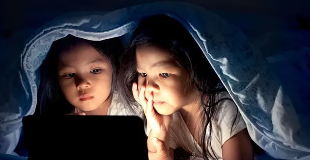 Thức khuya, ngủ &iacute;t &ndash; th&oacute;i quen &acirc;m thầm l&agrave;m &ldquo;teo n&atilde;o&rdquo; người trẻ- Ảnh 1.