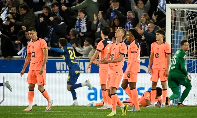 Barca thua sốc Alaves, ch&iacute;nh thức hết cơ hội chạm mốc 100 điểm tại La Liga- Ảnh 1.
