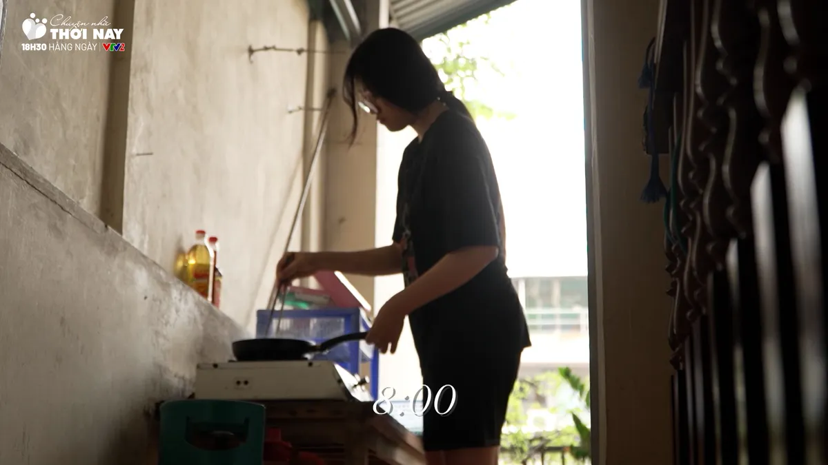 Nữ sinh "c&agrave;y" 9 ca l&agrave;m th&ecirc;m, 9 ca học một tuần để g&aacute;nh bớt với cha mẹ - Ảnh 1.
