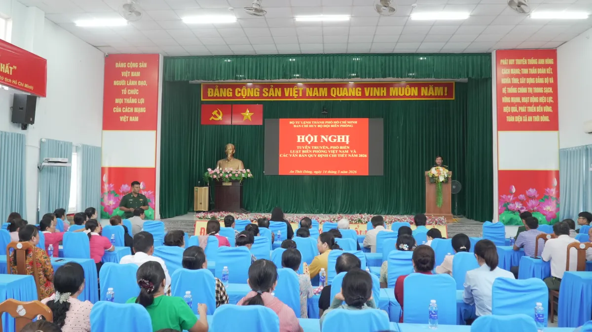 BĐBP TP Hồ Ch&iacute; Minh tăng cường tuy&ecirc;n truyền ph&aacute;p luật cho ngư d&acirc;n v&ugrave;ng biển - Ảnh 1.