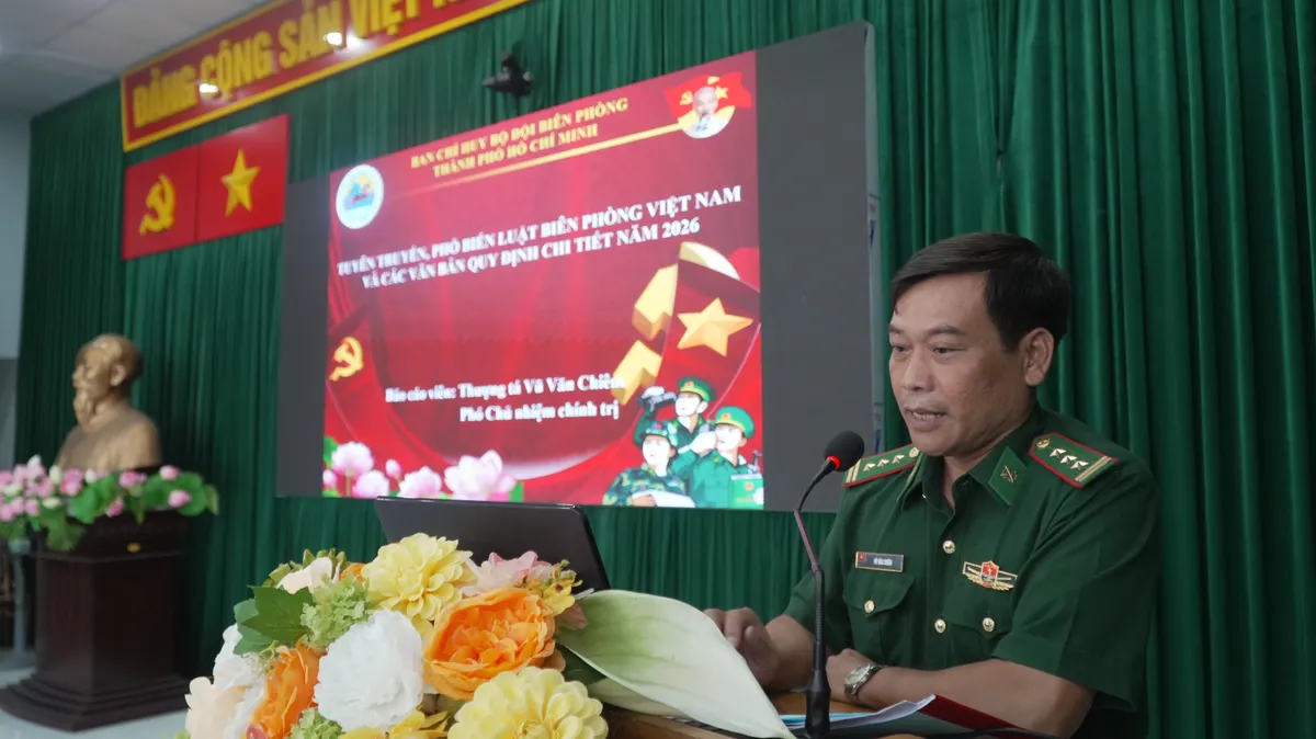 BĐBP TP Hồ Ch&iacute; Minh tăng cường tuy&ecirc;n truyền ph&aacute;p luật cho ngư d&acirc;n v&ugrave;ng biển - Ảnh 5.