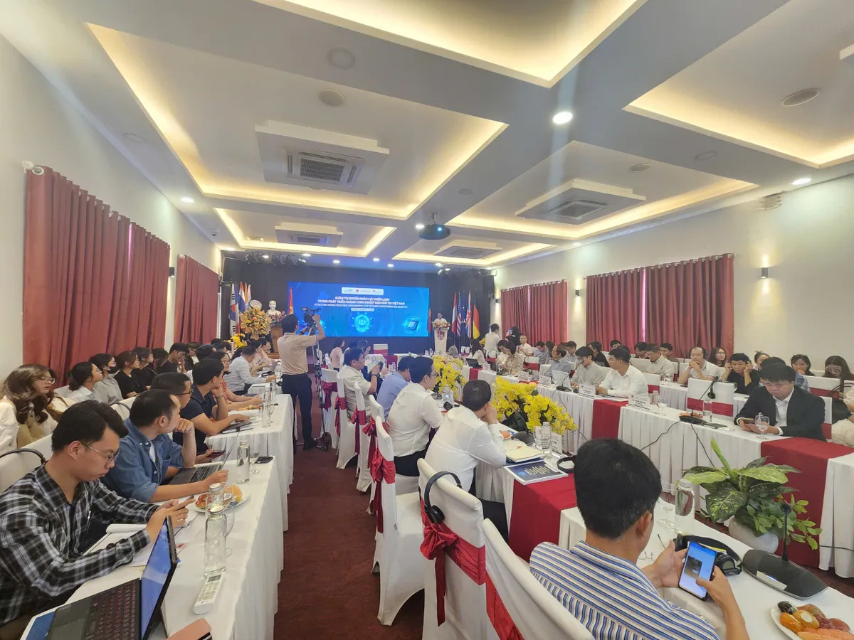 Việt Nam trước b&agrave;i to&aacute;n nh&acirc;n lực b&aacute;n dẫn: Cần chiến lược d&agrave;i hạn để tham gia s&acirc;u chuỗi gi&aacute; trị to&agrave;n cầu - Ảnh 2.