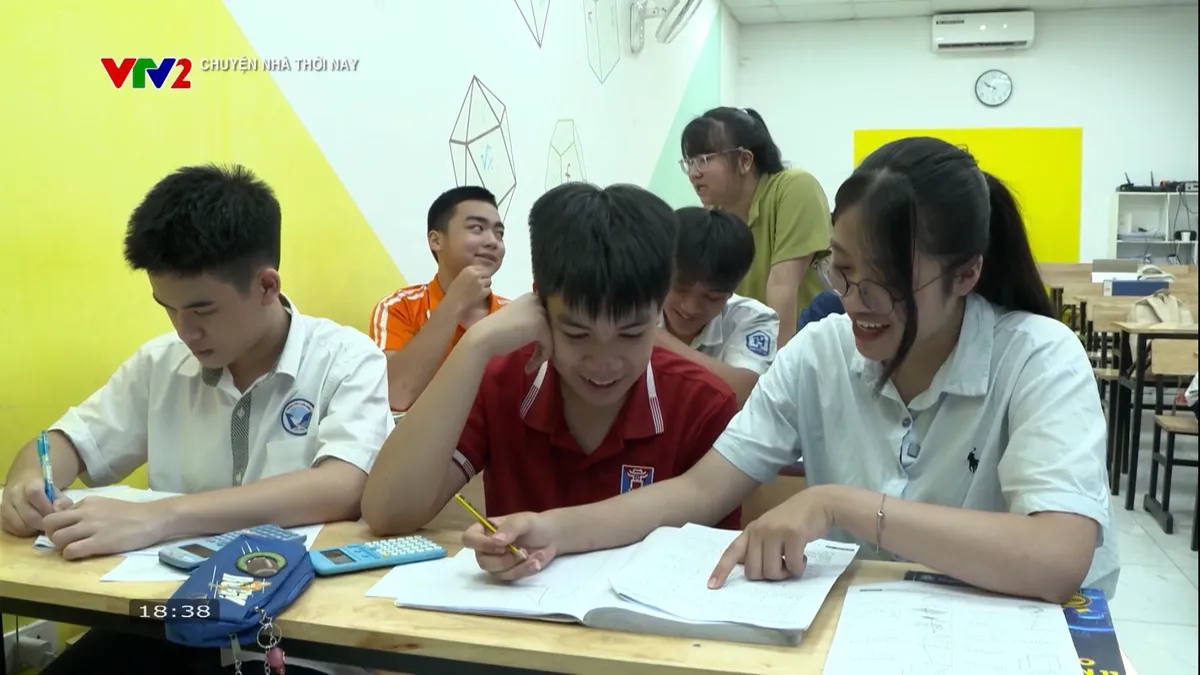 Nữ sinh "c&agrave;y" 9 ca l&agrave;m th&ecirc;m, 9 ca học một tuần để g&aacute;nh bớt với cha mẹ - Ảnh 2.