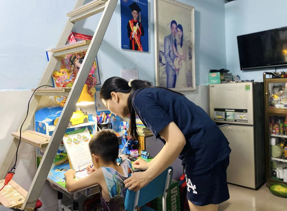 TP. Hồ Ch&iacute; Minh siết t&igrave;nh trạng &lsquo;đội gi&aacute;&rsquo; điện nh&agrave; trọ, thu sai phạt đến 30 triệu đồng- Ảnh 1.