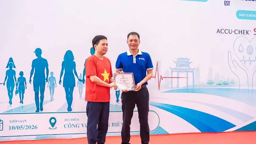 Vinamilk Sure đồng h&agrave;nh c&ugrave;ng chương tr&igrave;nh "Ng&agrave;n bước ch&acirc;n &ndash; Triệu tr&aacute;i tim khỏe"- Ảnh 4.