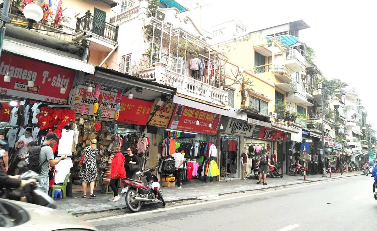 Vỉa h&egrave; H&agrave; Nội sắp c&oacute; gi&aacute; thu&ecirc;, cao nhất 45.000 đồng/m&sup2; mỗi th&aacute;ng- Ảnh 1.