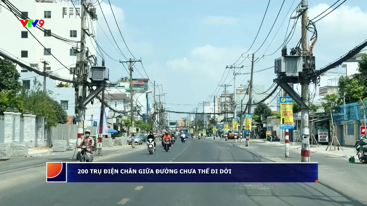 Alo V9 (14/5/2026): TP. Hồ Chí Minh: 200 trụ điện chắn giữa đường chưa thể di dời