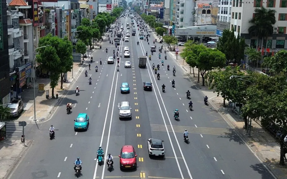 Làn đảo chiều theo khung giờ trên đường Cộng Hòa. Ảnh: Báo Tin Tức