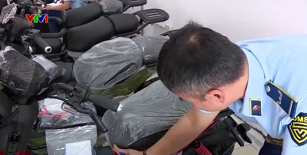 Bất cập t&igrave;nh trạng xe điện tốc độ cao "n&uacute;p b&oacute;ng" xe đạp điện để n&eacute; quy định quản l&yacute; - Ảnh 1.