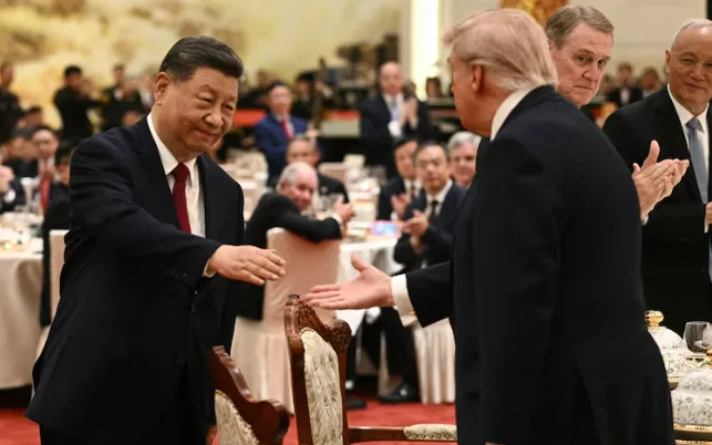 Chủ tịch Trung Quốc Tập Cận Bình bắt tay Tổng thống Mỹ Donald Trump tại Đại lễ đường Nhân dân ở Bắc Kinh, ngày 14/5/2026 (Ảnh: AFP/Getty Images)