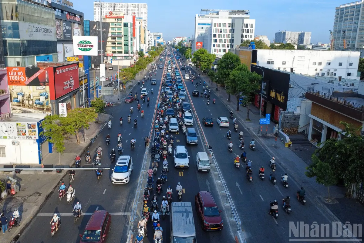 TP Hồ Ch&iacute; Minh ng&agrave;y đầu th&iacute; điểm m&ocirc; h&igrave;nh đường đảo chiều trục huyết mạch Cộng H&ograve;a - Ảnh 1.