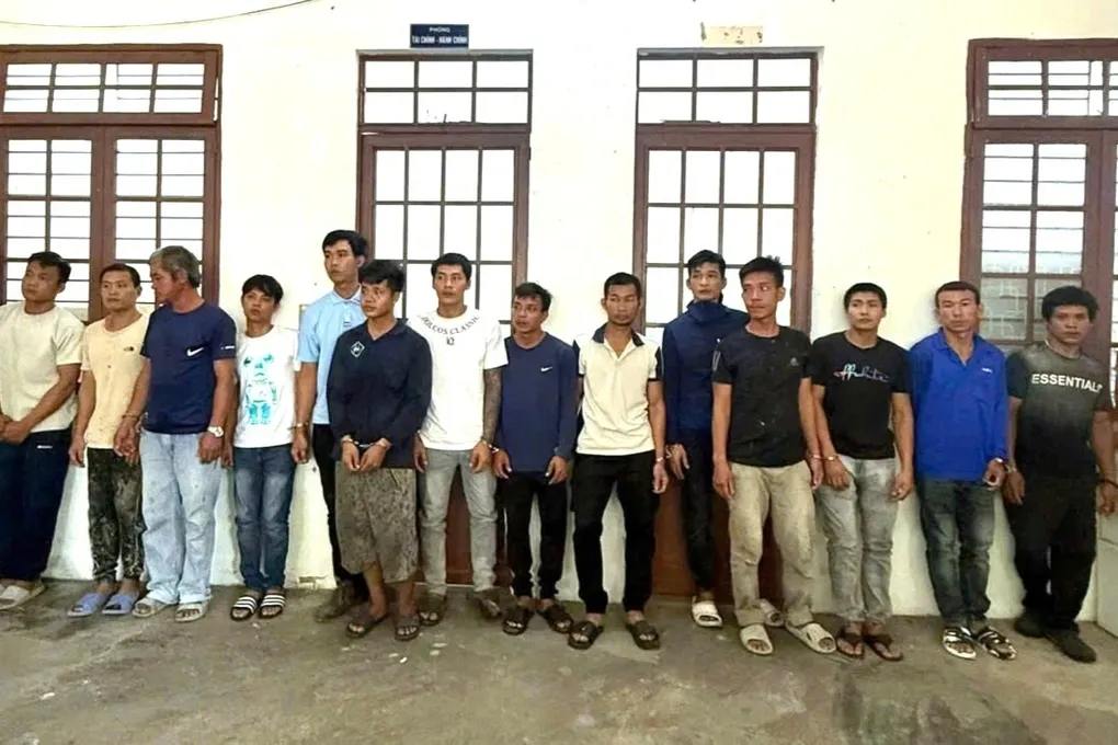 Khởi tố 16 đối tượng hỗn chiến tại quán nhậu ở Đà Nẵng- Ảnh 1. Khởi tố 16 đối tượng hỗn chiến tại quán nhậu ở Đà Nẵng- Ảnh 1.
