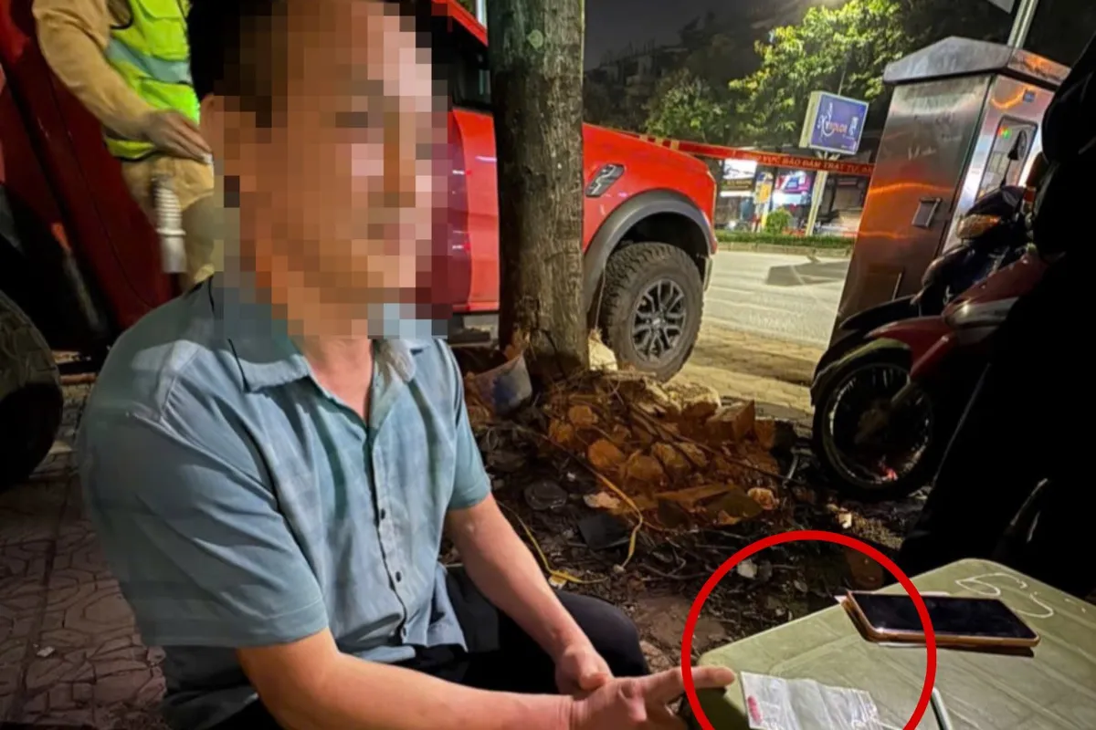 Hà Nội: Tuần tra đêm, CSGT phát hiện đối tượng tàng trữ ma túy - Ảnh 1.
