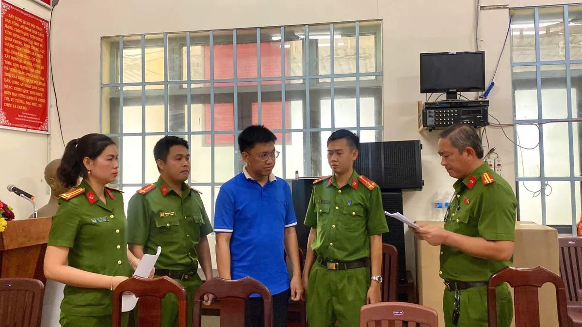 Bắt giữ gi&aacute;m đốc doanh nghiệp sản xuất yến s&agrave;o giả quy m&ocirc; lớn ở T&acirc;y Ninh - Ảnh 1.