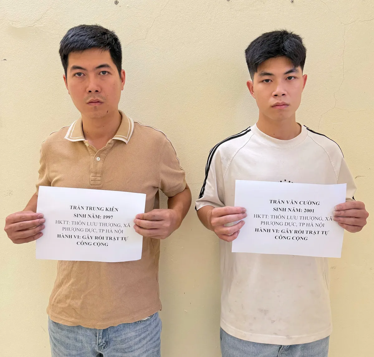 Hà Nội: Tạm giữ hình sự hai anh em xông vào quán cắt tóc hành hung phụ nữ - Ảnh 1.